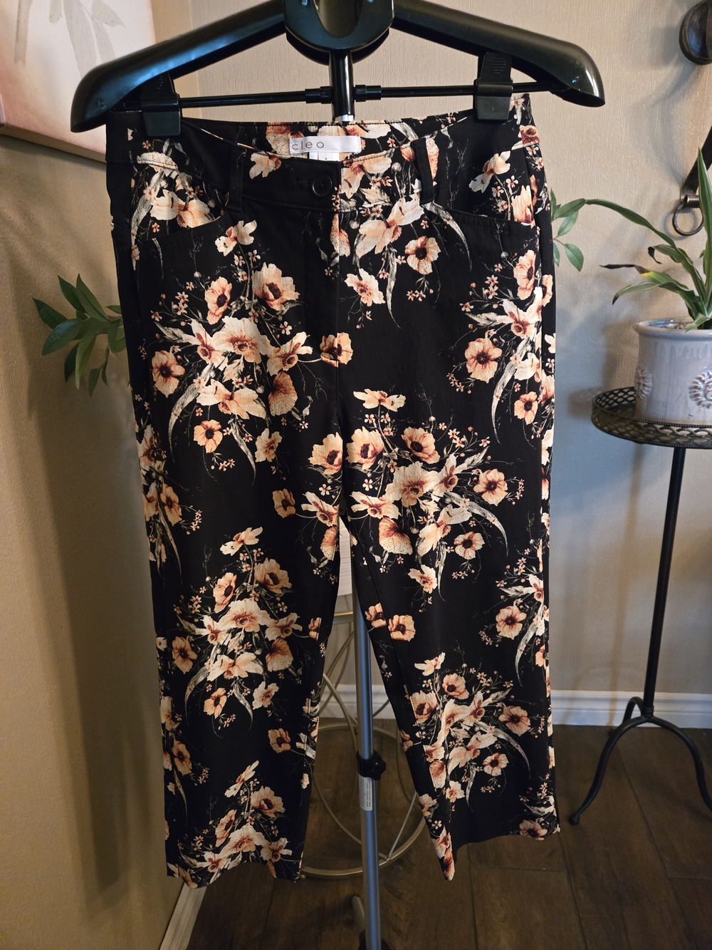 NWOT Cleo Black Floral Cropped Pants